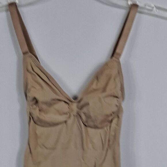 Skims sculpting bodysuit shapewear Nwot - Picture 2 of 9